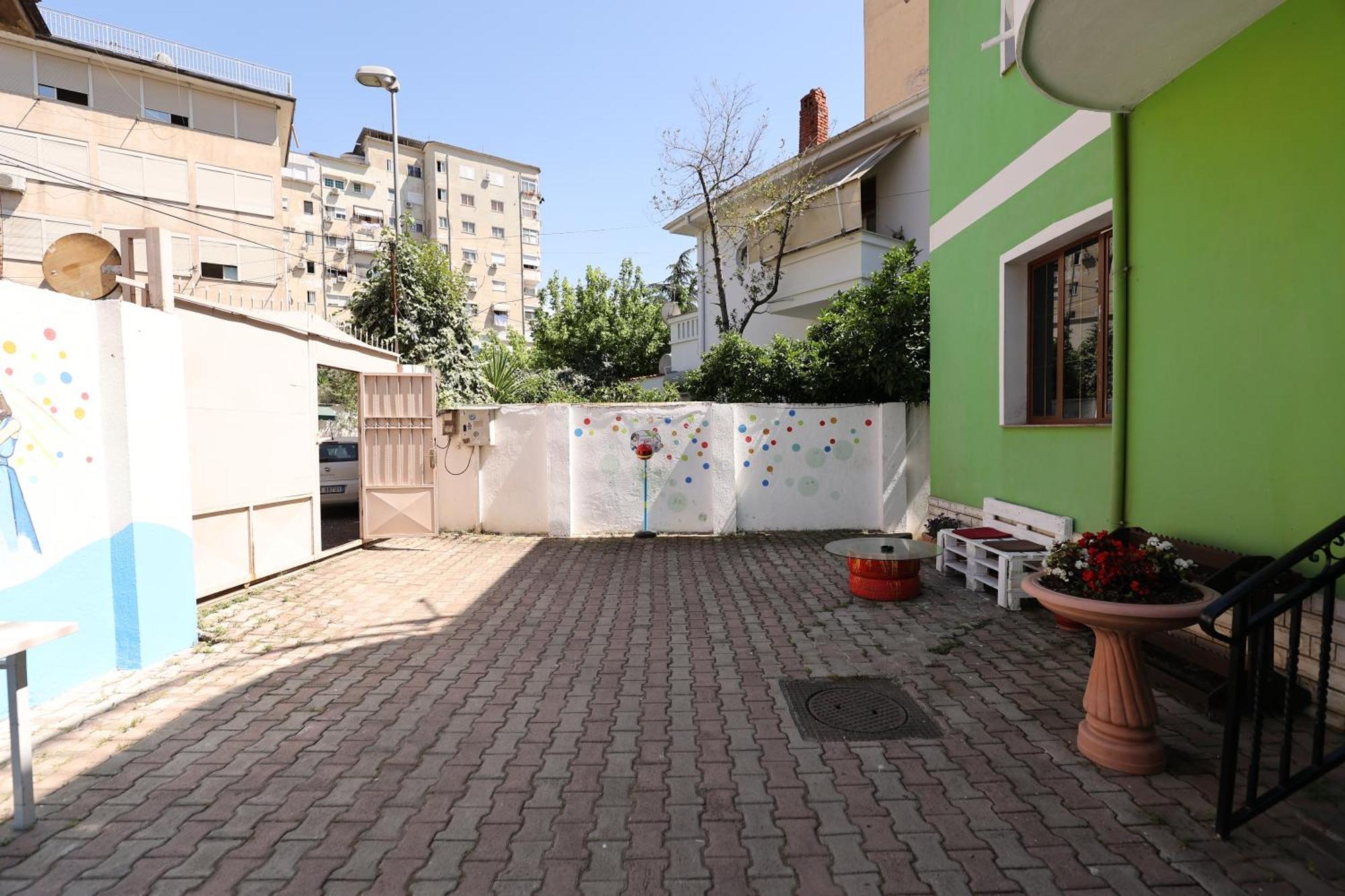 Hostel Osho Tirana Exterior photo